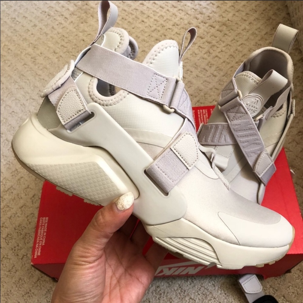 🚫✂️🎊New🎊 NIKE desert sand Air Huarache City - Picture 2 of 6